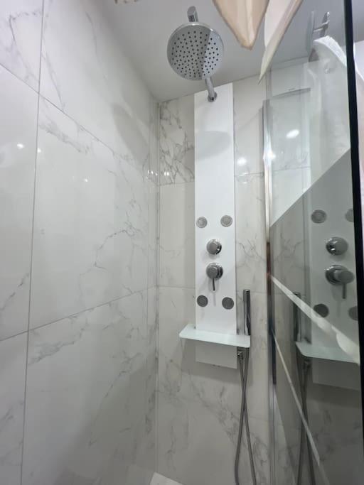 Maison Appartement Triplex Avec Jacuzzi Et Sauna Saint-Etienne  Bagian luar foto